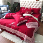 Chăn ga thương hiệu Louis Vuitton đỏ đun